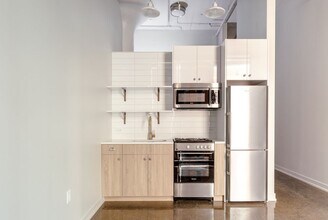 Building Photo - 154 W Erie St Building Photo - 154 W Erie St