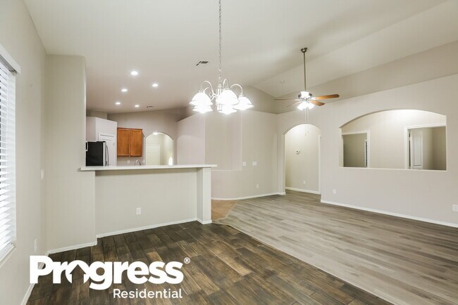 Foto del edificio - 2558 W Lynne Ave