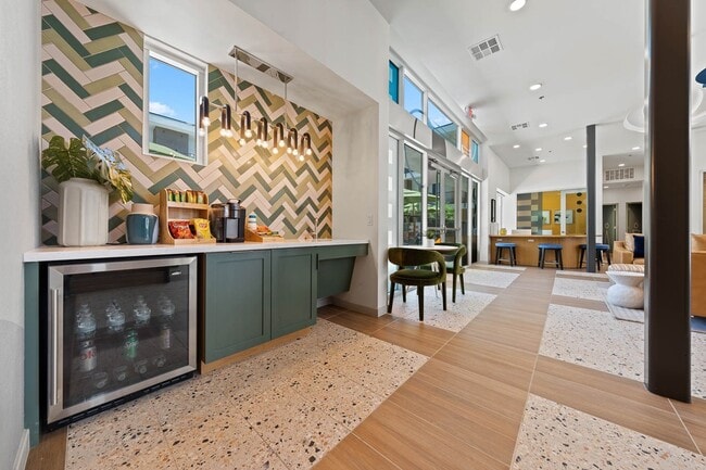 Building Photo - Cabana Bullard