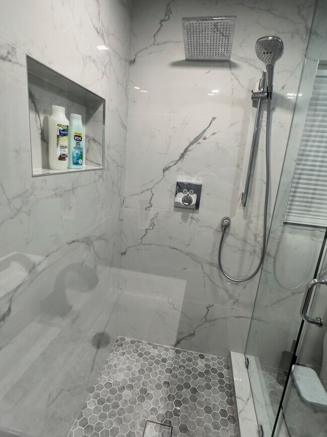 Foto del edificio - 2525 NE 214th St