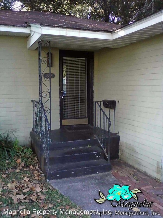 Building Photo - 3 br, 2 bath House - 282 Dubsdread Circle