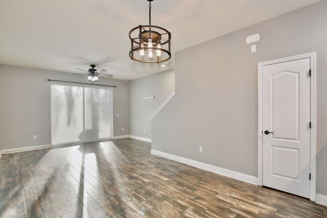 Foto del edificio - Lovely 3/2.5 Spacious Townhome with a 2 Ca...