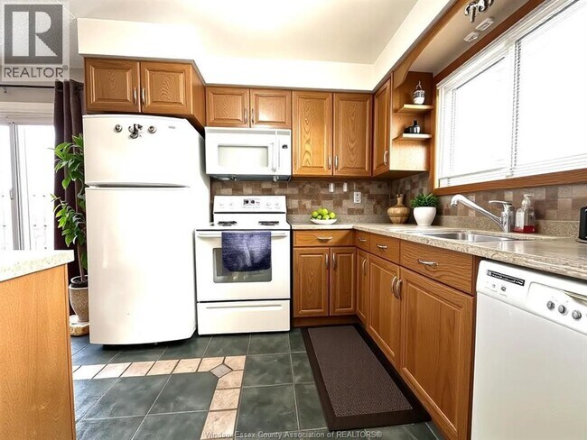 Building Photo - 3217 Aurora Dr