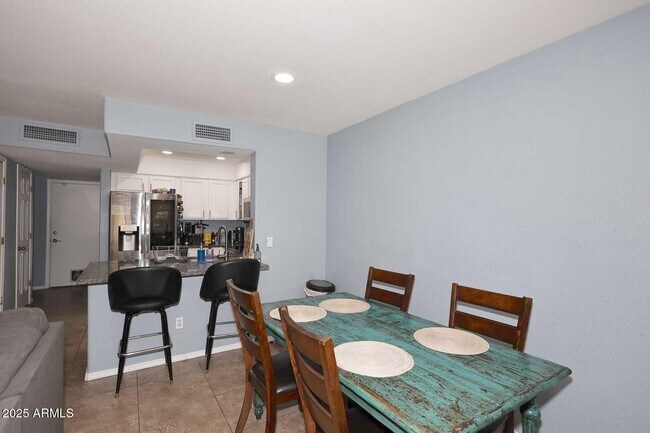 Building Photo - 4805 E Kachina Trail