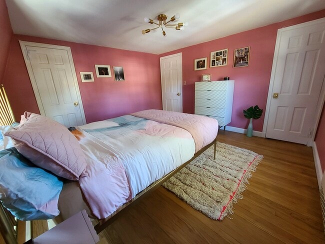 Master Bedroom - 2nd Floor (13' W x 12.5' L) - 557 Park Rd
