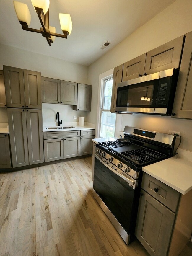 Foto del edificio - 1332 S Claremont Ave