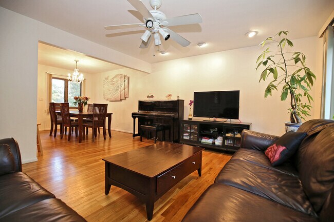 Building Photo - 44 N Ridge Rd