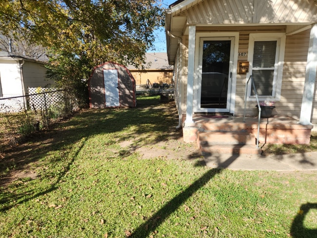 Building Photo - 607 3rd Ave NW