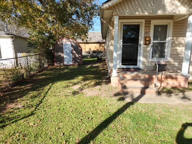 Foto del edificio - 607 3rd Ave NW