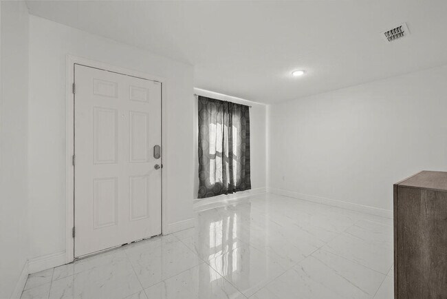 Foto del edificio - 362 NW Bayshore Blvd