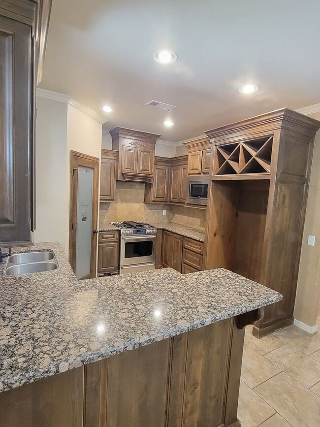 Building Photo - 9825 Perry Ave