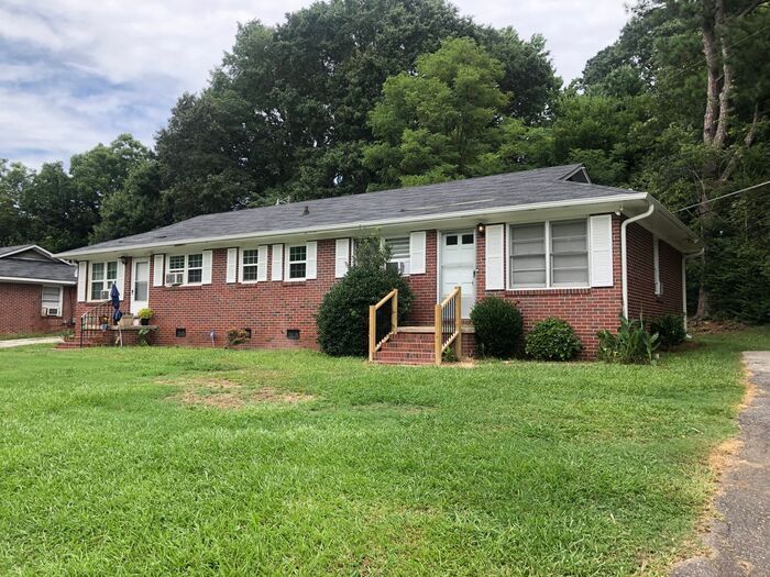 COMING SOON! Remodeled Duplex near Country... House for Rent in Spartanburg, SC