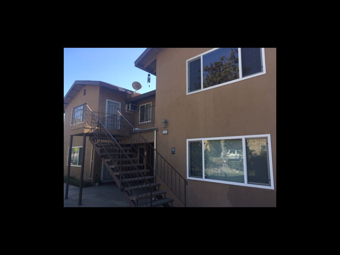 Apartamento en la primera planta. - 9453 S Mills Ave