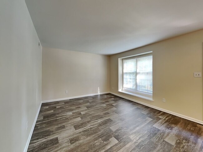 Foto del edificio - 1/2 Off Rent for this 4 bedroom home!