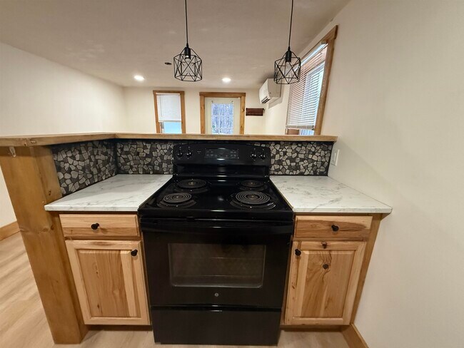 Foto del edificio - 192 Dorrs Corner Rd