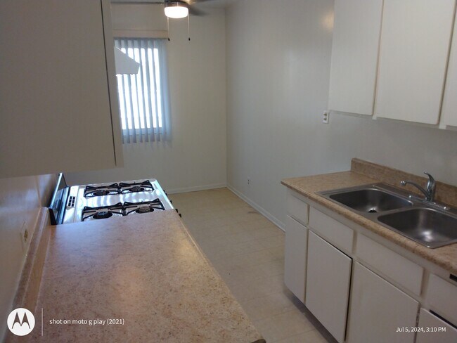 Foto del edificio - 7722 Chapman Ave