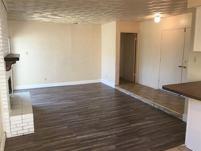 Building Photo - 2613 Laramie St