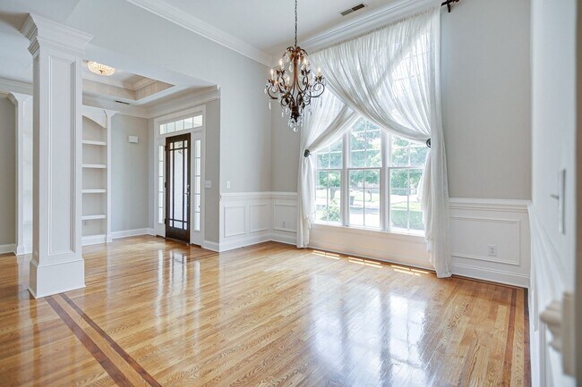 Building Photo - Beautiful Home in Willow Springs Just Minutes to Downtown Franklin