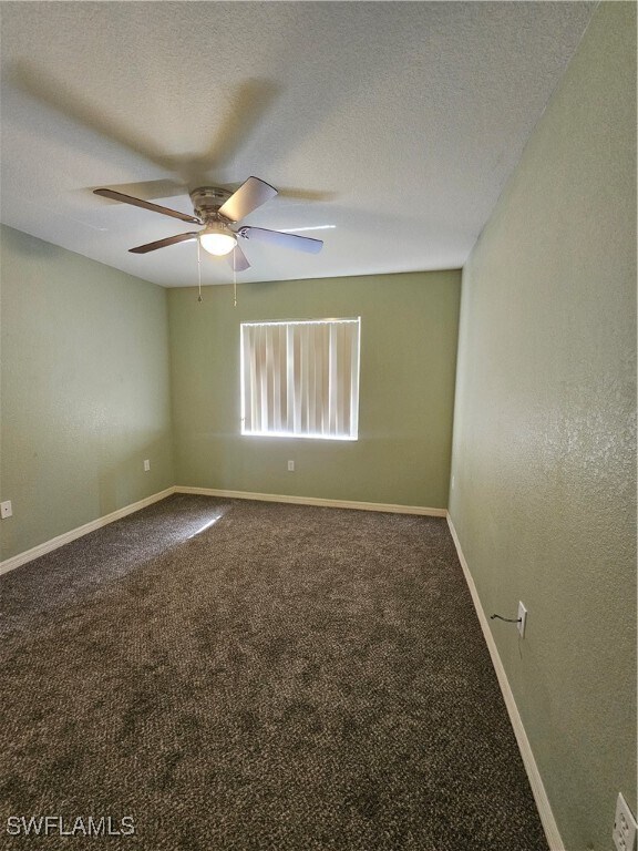 Foto del edificio - 8274 Key Royal Cir