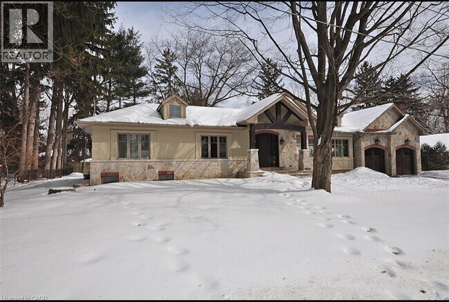 Building Photo - 225 Forestwood Dr