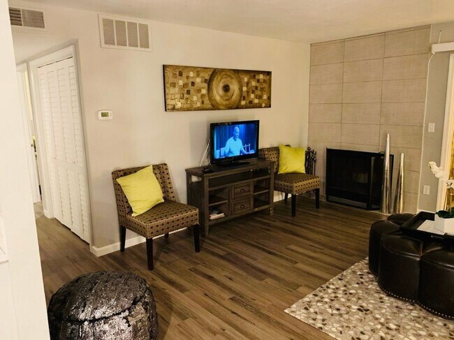 Building Photo - Charming 2BR Townhome in Marysville
