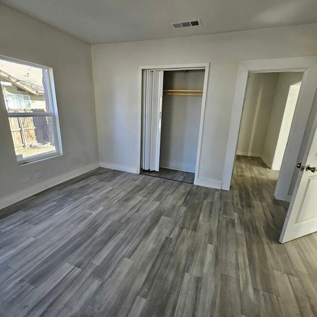 Foto del edificio - 1509 W Collin St