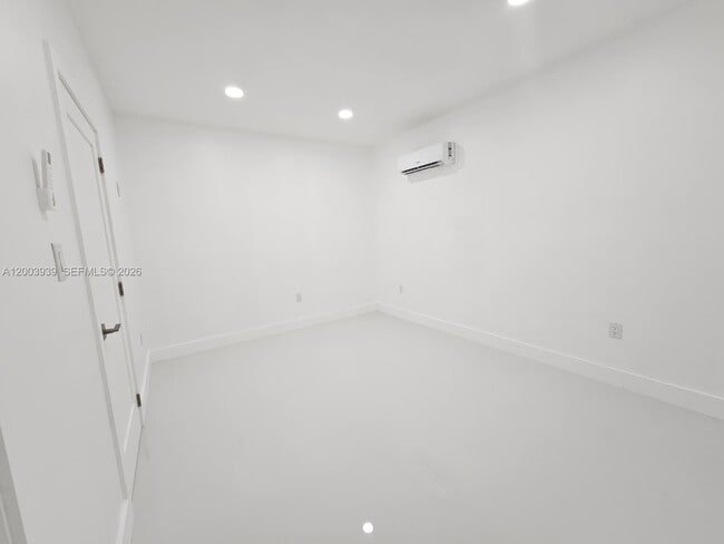 Building Photo - 6348 SW 151st Pl