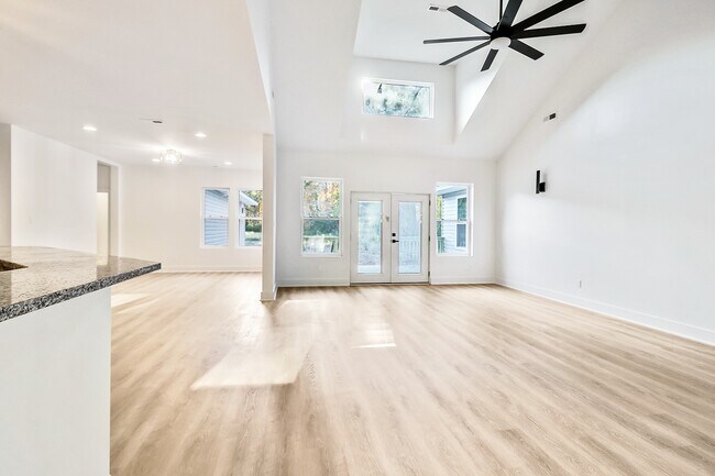 Building Photo - Pleasant One