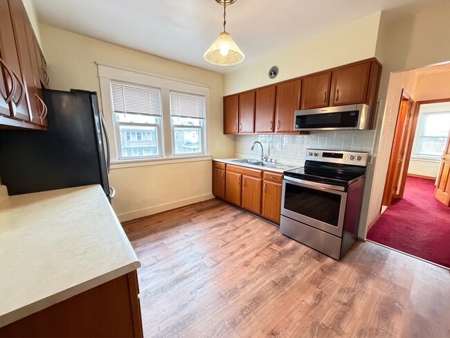 Building Photo - 144 Lovering Ave