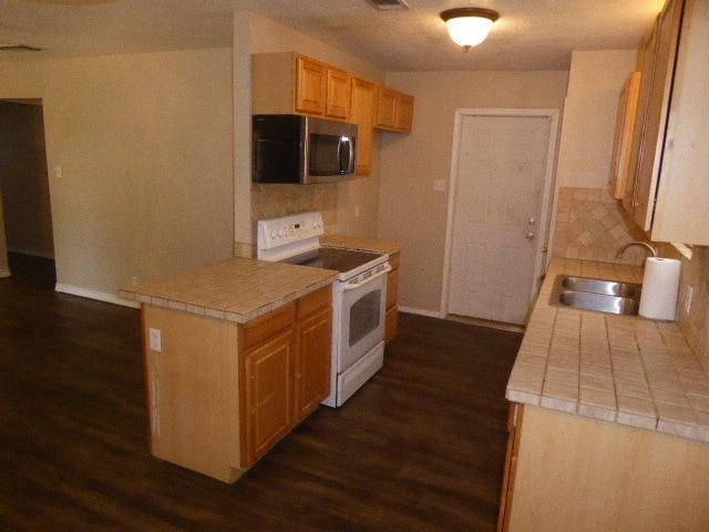 Building Photo - 6629 Kitty Dr