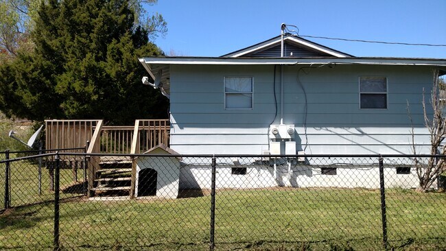 Side View - 484 W Willis Landing Rd