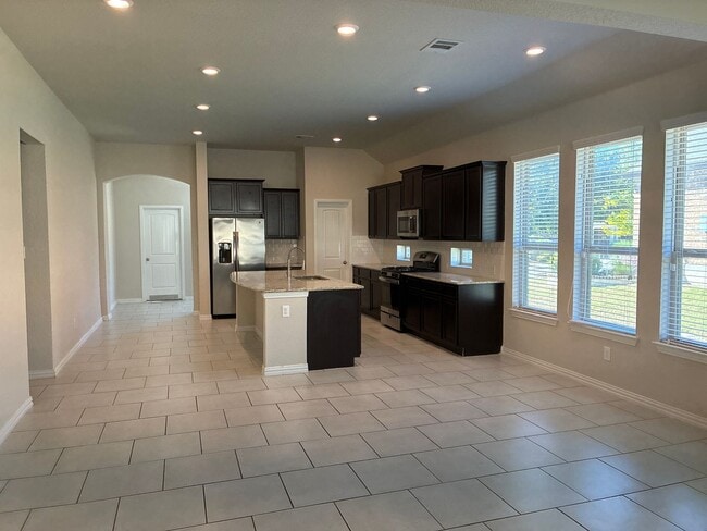 Building Photo - 4BR/3BA House • In-Unit W/D • Attached Garage  • Backyard in San Antonio