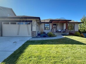 Building Photo - 7104 S Pheasant Ridge Dr