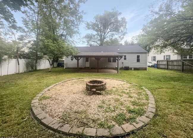 Building Photo - 810 Mountain Ave