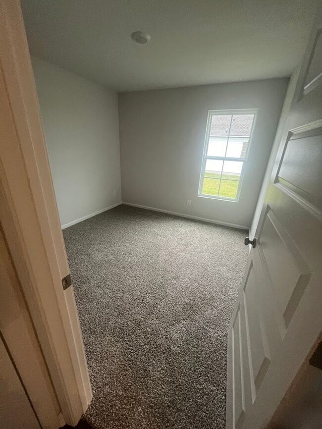 Building Photo - Stonebrooke S/D