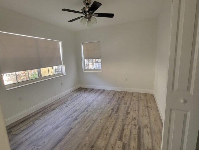 Foto del edificio - 1512 NE 109th St