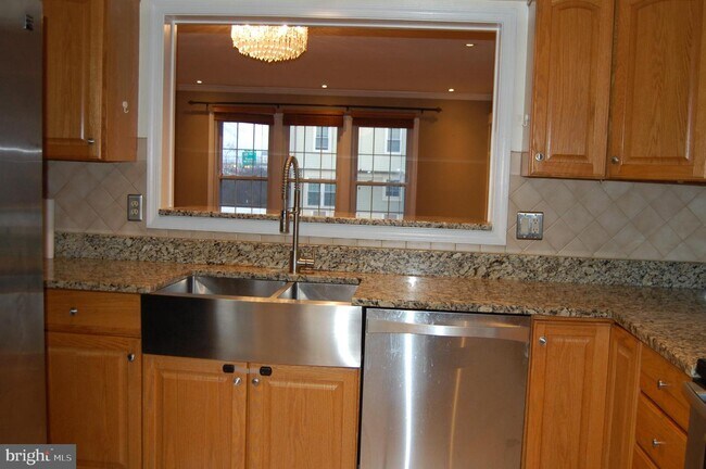 Building Photo - 8618 Dellway Ln