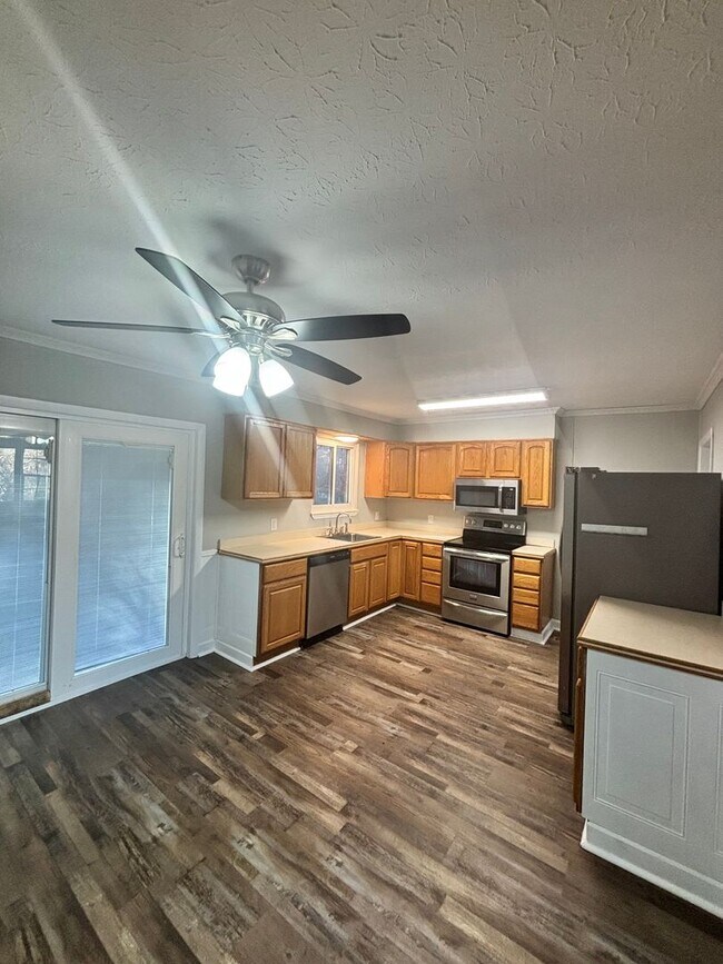 Foto del edificio - Newly Updated 4bd/3bth in Seymour!