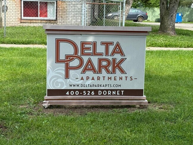 Building Photo - 400 Dornet Dr