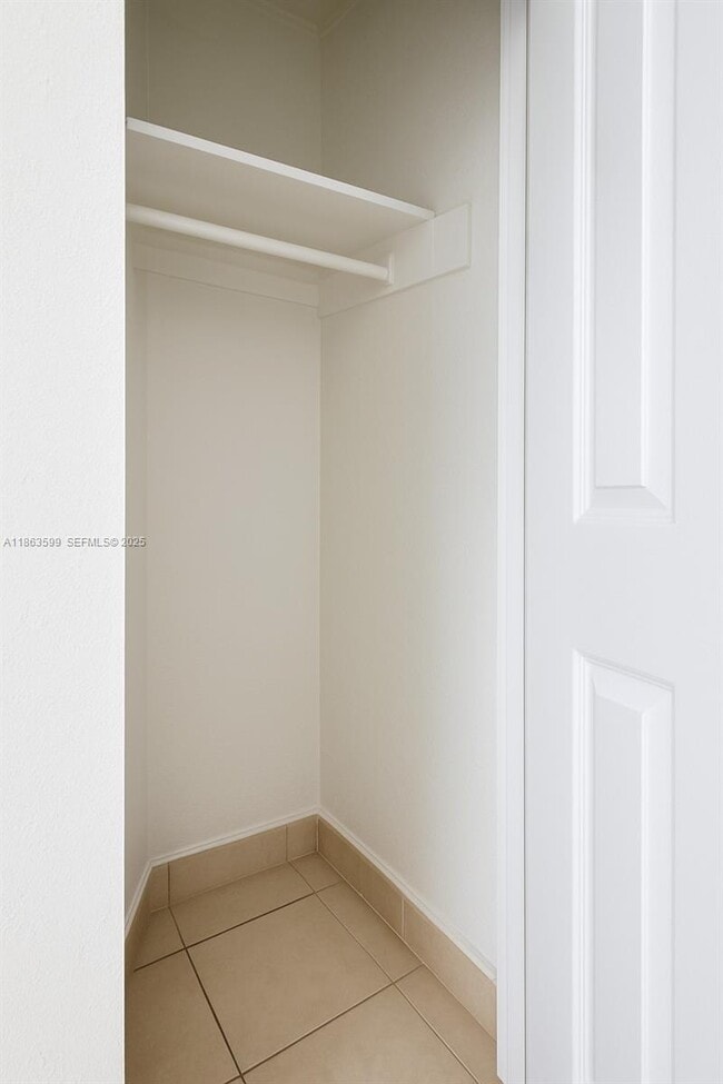 Building Photo - 1015 Palm Ave