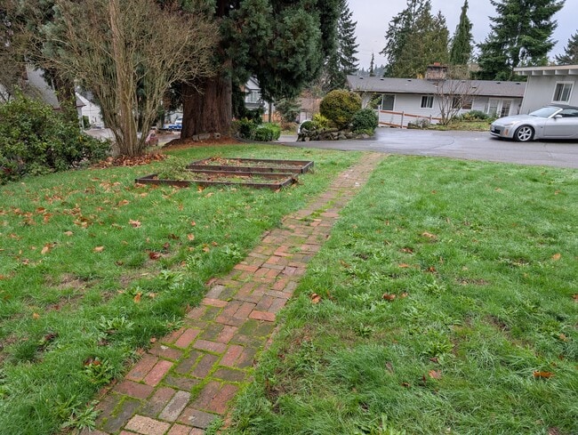 Building Photo - 10331 Wallingford Ave N