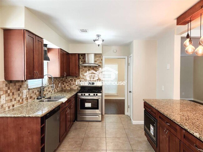 Foto del edificio - 8407 Sharpcrest St