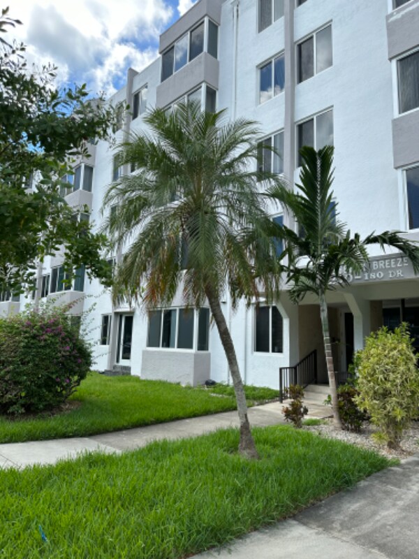 Building Photo - 250-180 180th Dr