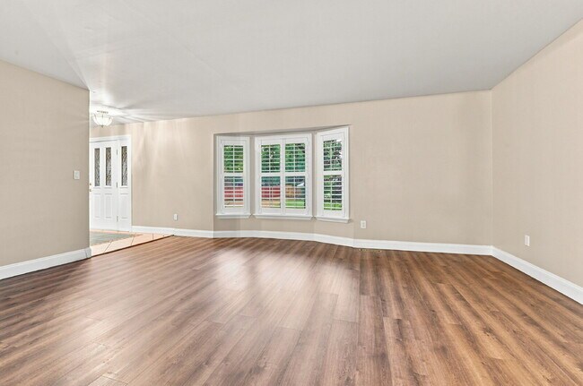 Foto del edificio - $2,645.95, 4-bed, 2.5-bath located in Centennial with a fenced backyard.