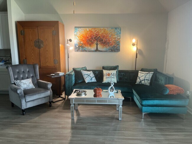 Building Photo - 805 Stonemanor Bay