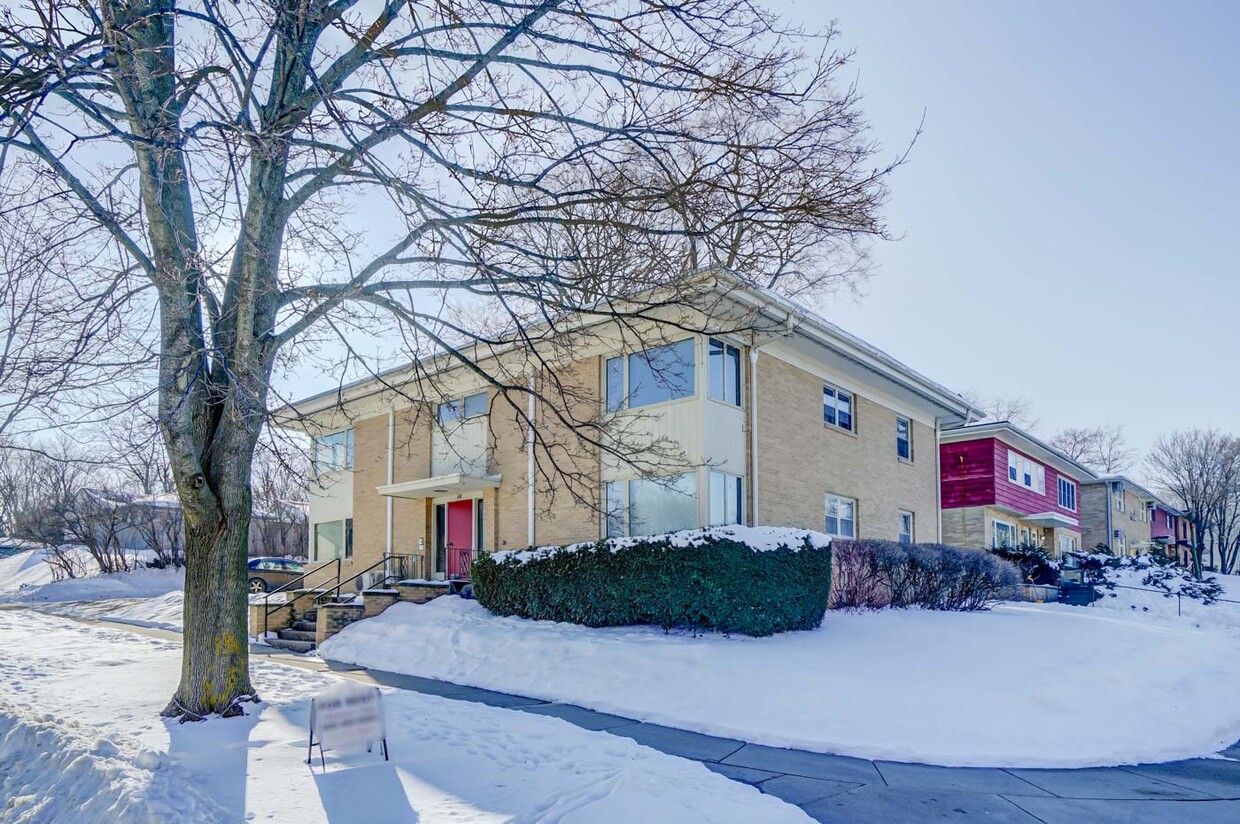 Primary Photo - 418 Berwyn Dr
