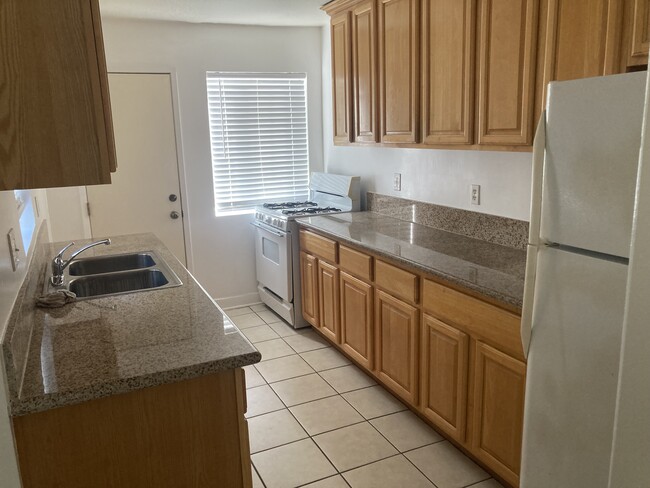 Cocina - 1314 1/2 S Hudson Ave