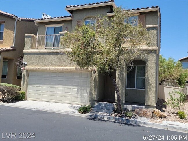 Building Photo - CHARMING 4 BEDROOM HOME IN THE NW!!