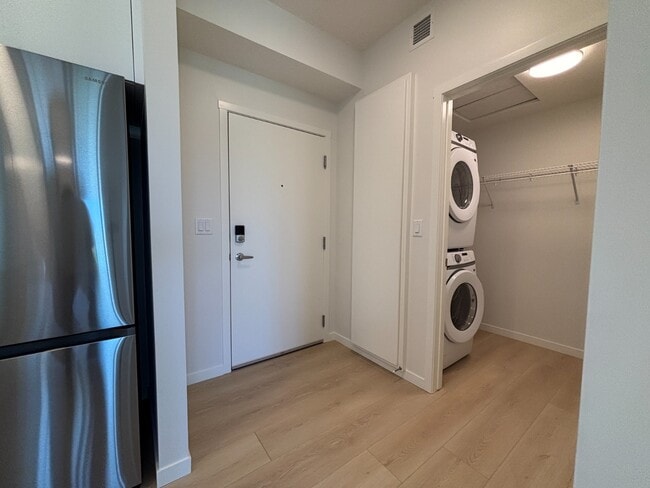 Photo du bâtiment - Seton 2-Bedroom Condo with Parking, Balcon...
