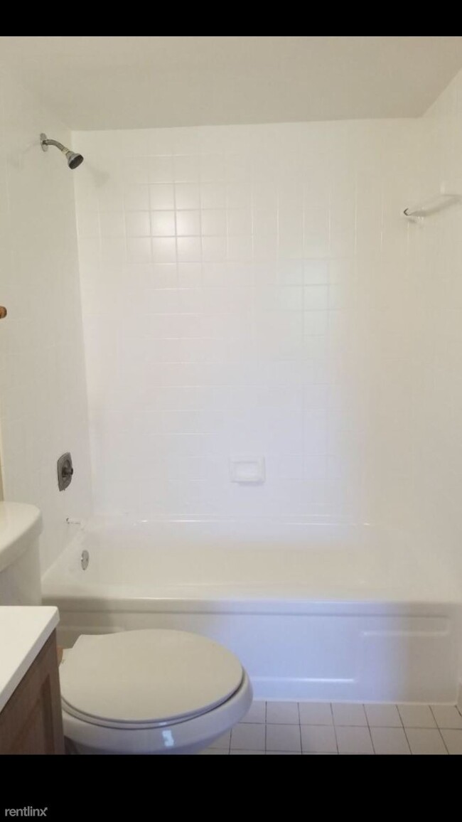 Building Photo - 1 br, 1 bath  - Presidential Golfview